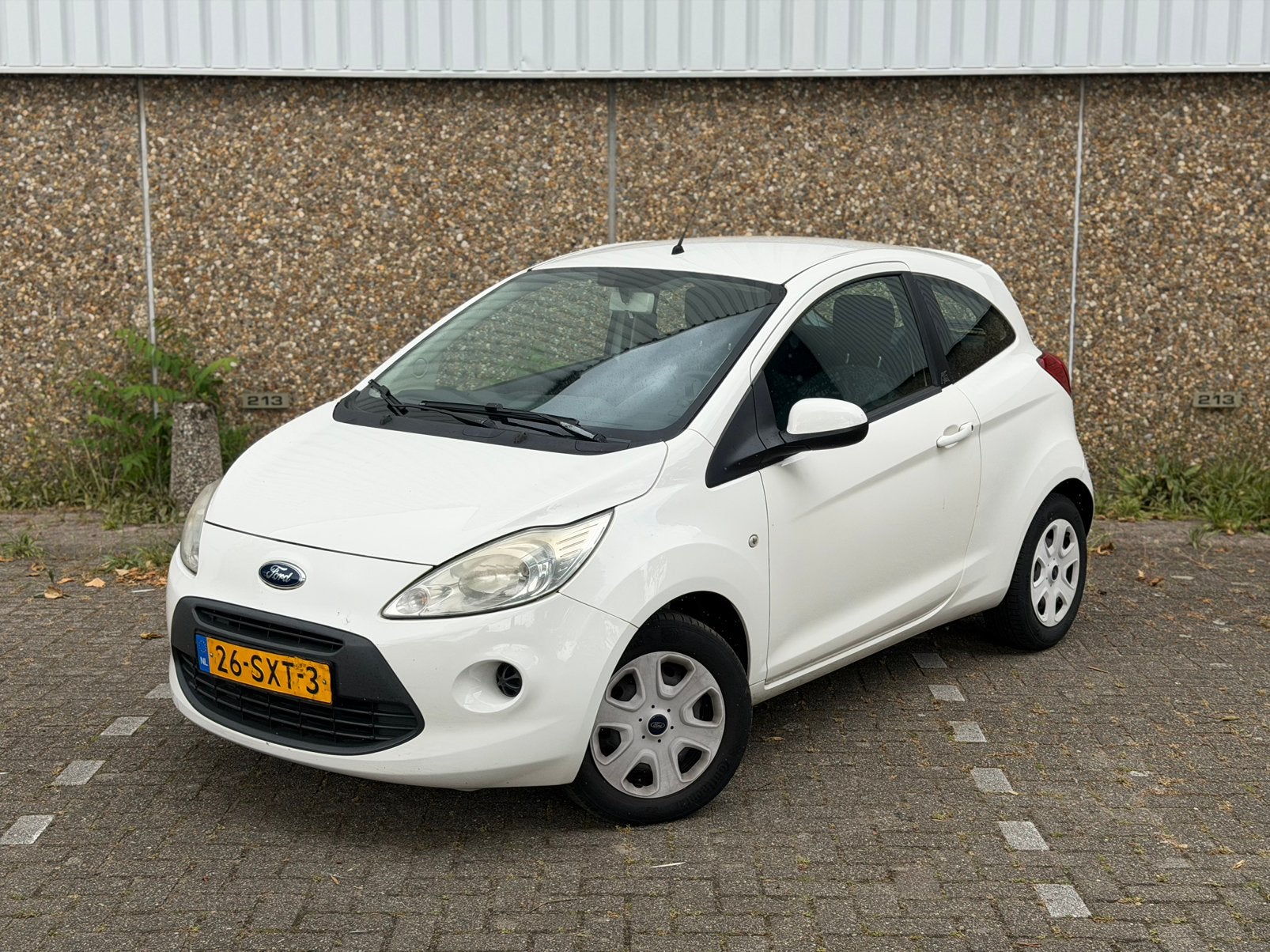 Ford Ka 1.2 69pk 2012 Wit 1jaar APK, Voorwielaandrijving, Start-stop-systeem, 1242 cc, 4 cilinders