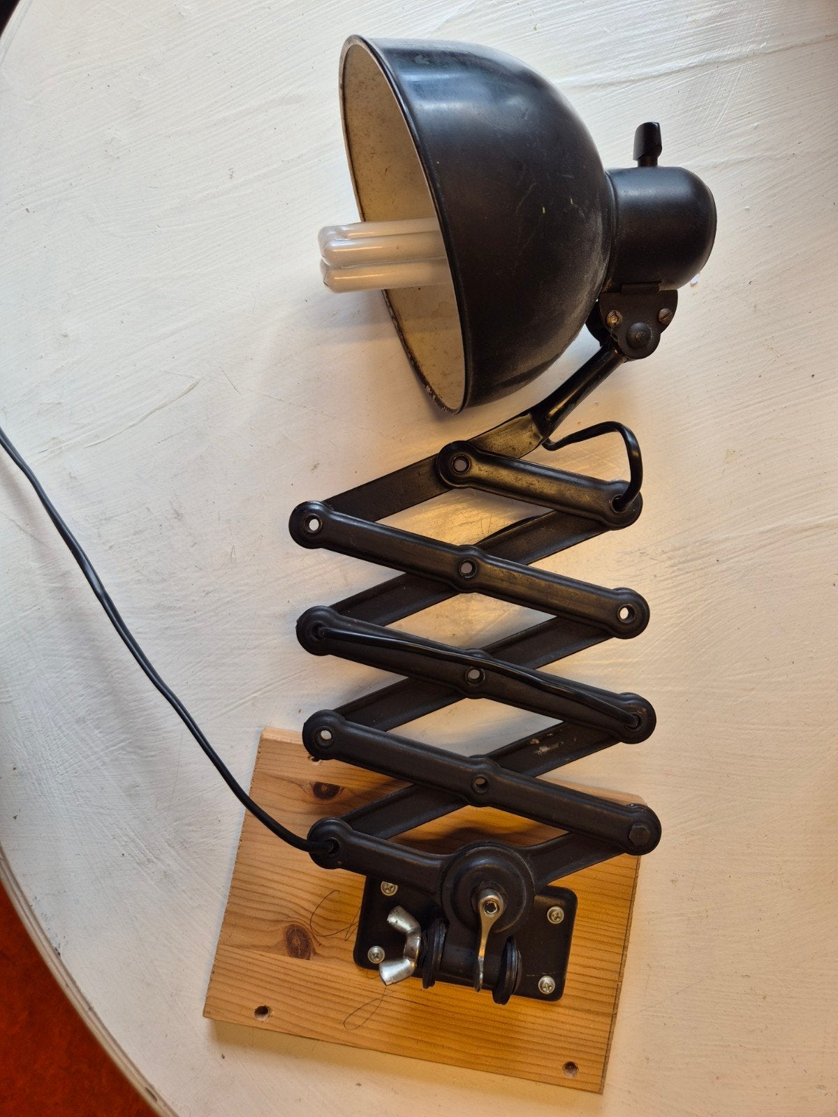 Zwarte Bauhaus schaarwandlamp van Kaiser Idell, jaren 30, Ophalen
