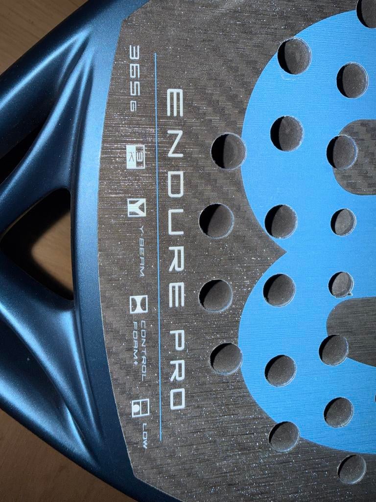 Padel racket Wilson Endure Pro 2026 met kleine beschadiging, Ophalen of Verzenden, Zo goed als nieuw