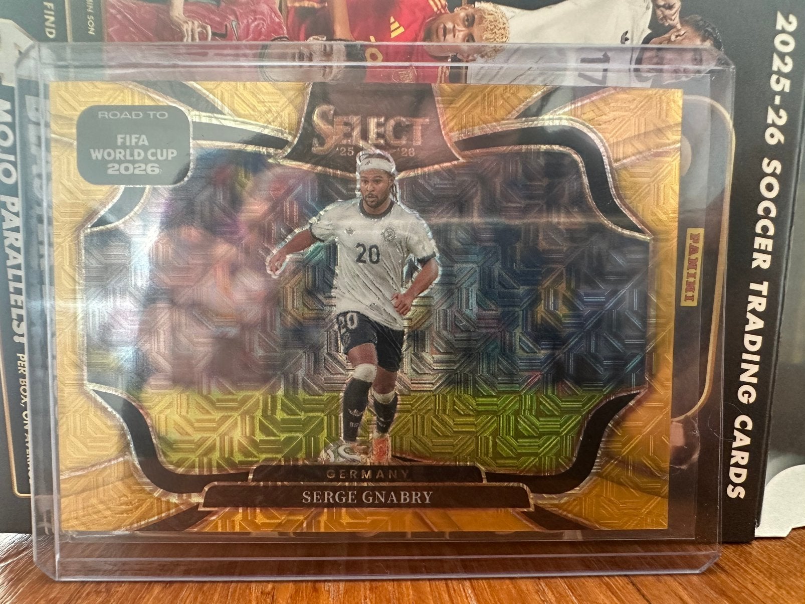 Panini Select 25/26 Fifa World Cup Serge Gnarby 07/10, Verzenden, Zo goed als nieuw, Buitenlandse clubs, Poster, Plaatje of Sticker