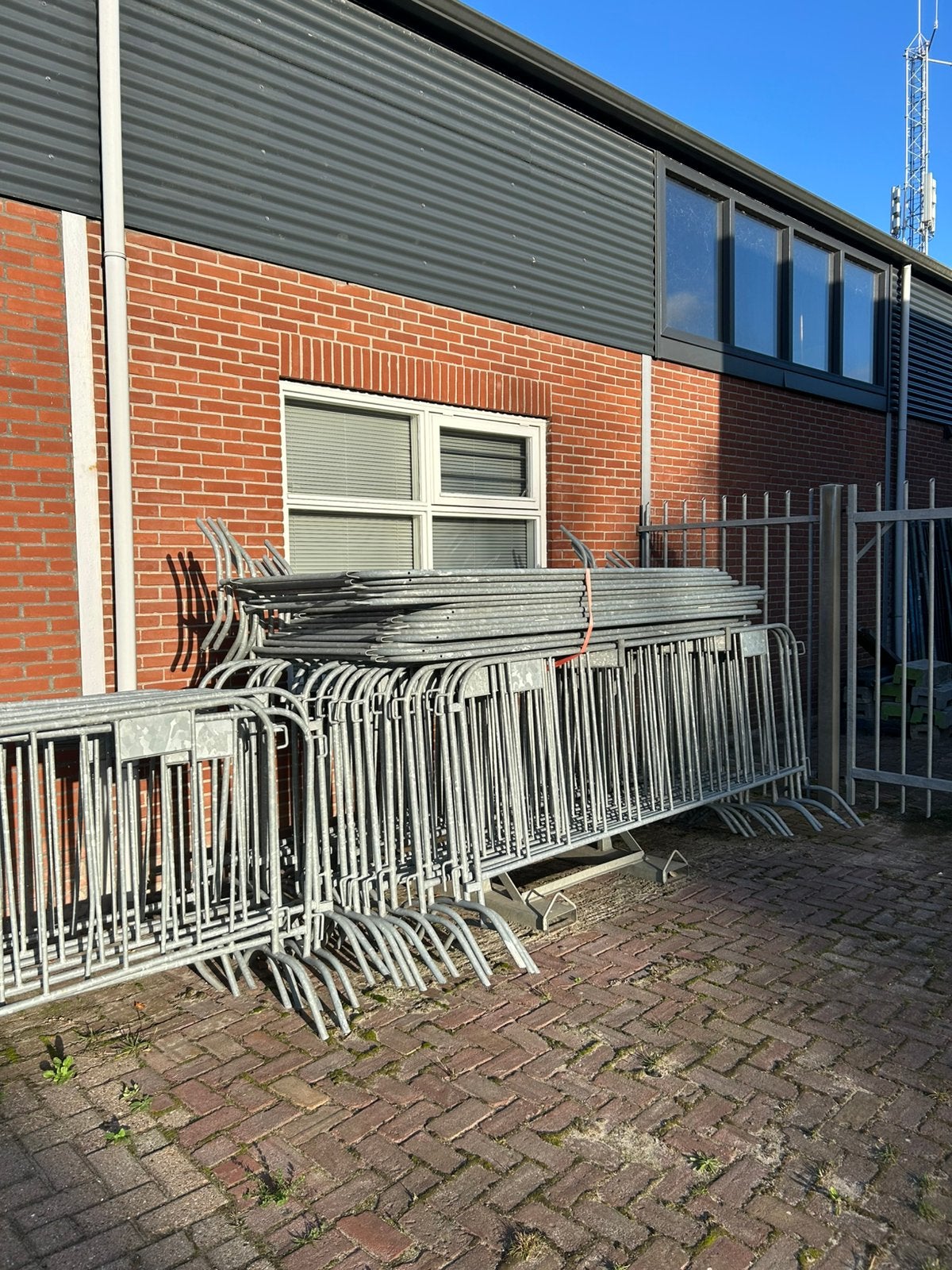 Partij 48 dranghekken verzinkt + opslagbok, Ophalen, Gebruikt, IJzer, Spijlenhekwerk