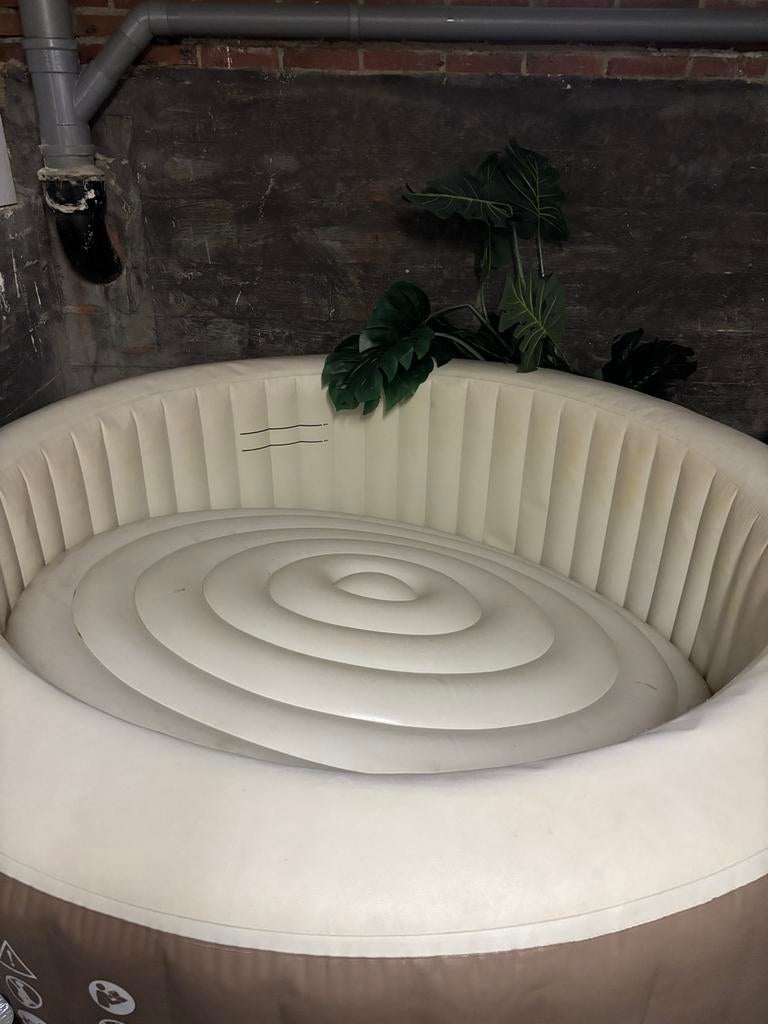Intex Opblaasbare Jacuzzi 4-6 Pers. incl. Accessoires, Tuin en Terras, Bubbelbaden en Hottubs, Gebruikt, Opblaasbaar, Filter, Ophalen of Verzenden