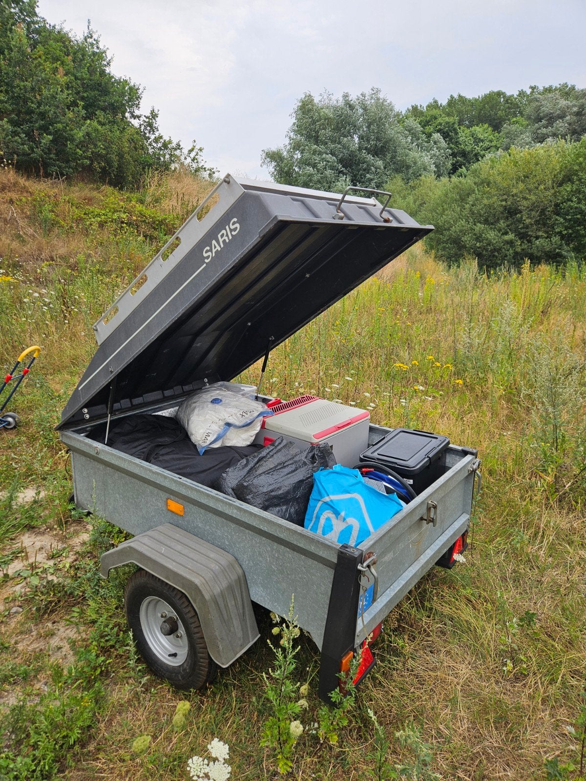 Saris aanhangwagen met deksel en imperiaal, Ophalen, Gebruikt
