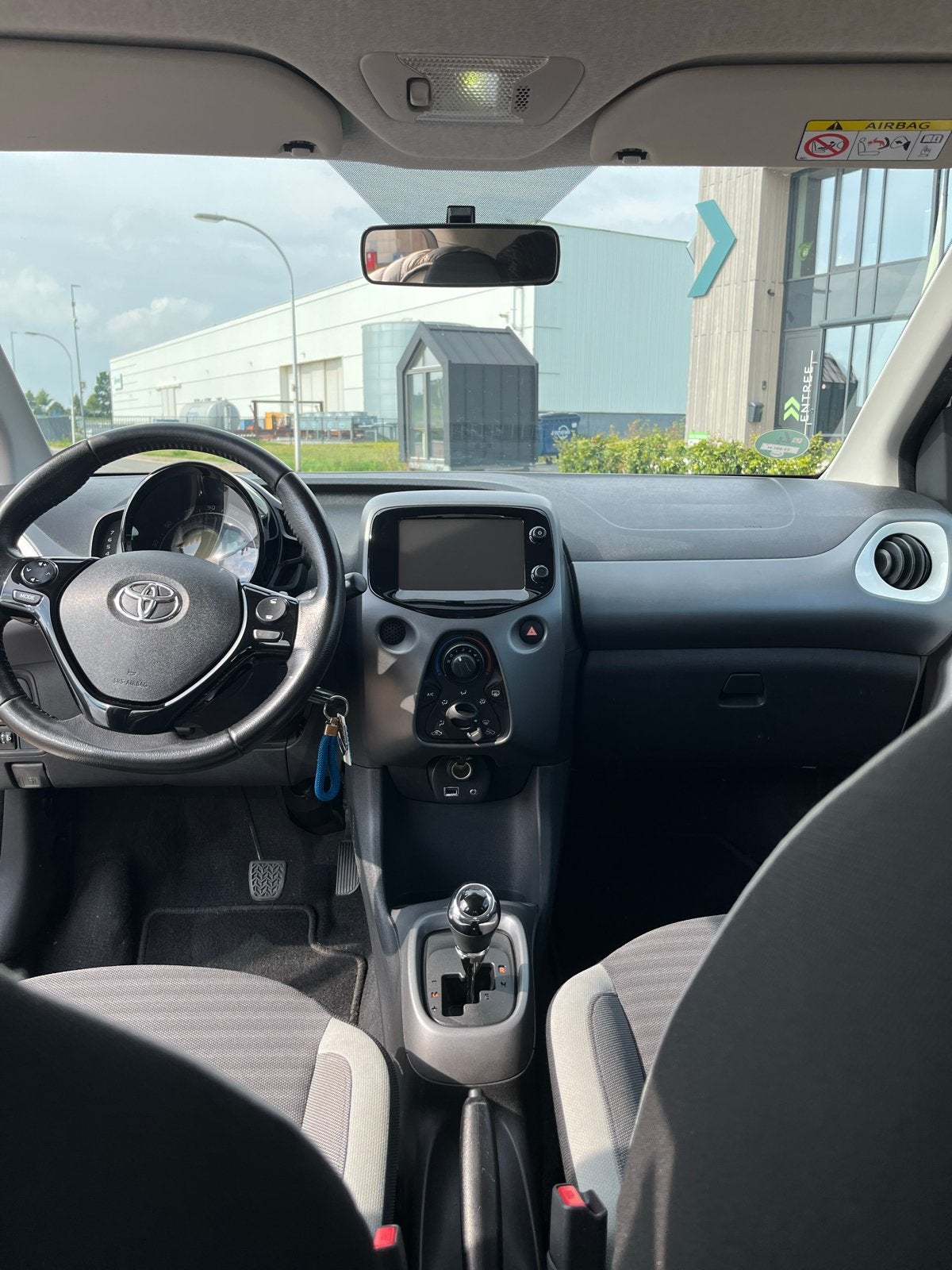 Toyota Aygo 1.0 VVT-i x-play Automaat – Dealer onderhouden, Dealer onderhouden, 4 stoelen, Wit, Origineel Nederlands