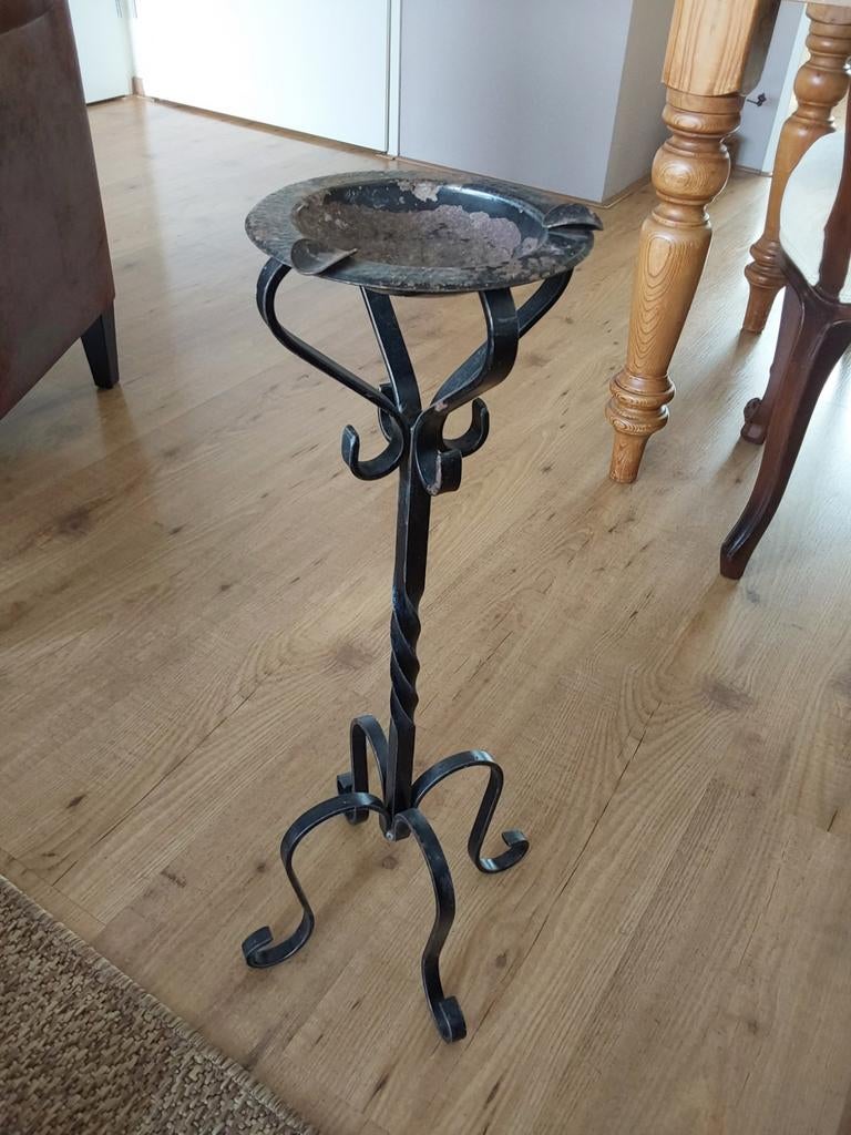 Te koop Zeer Oude Smeedijzeren Rookstandaard., Antiek en Kunst, Ophalen