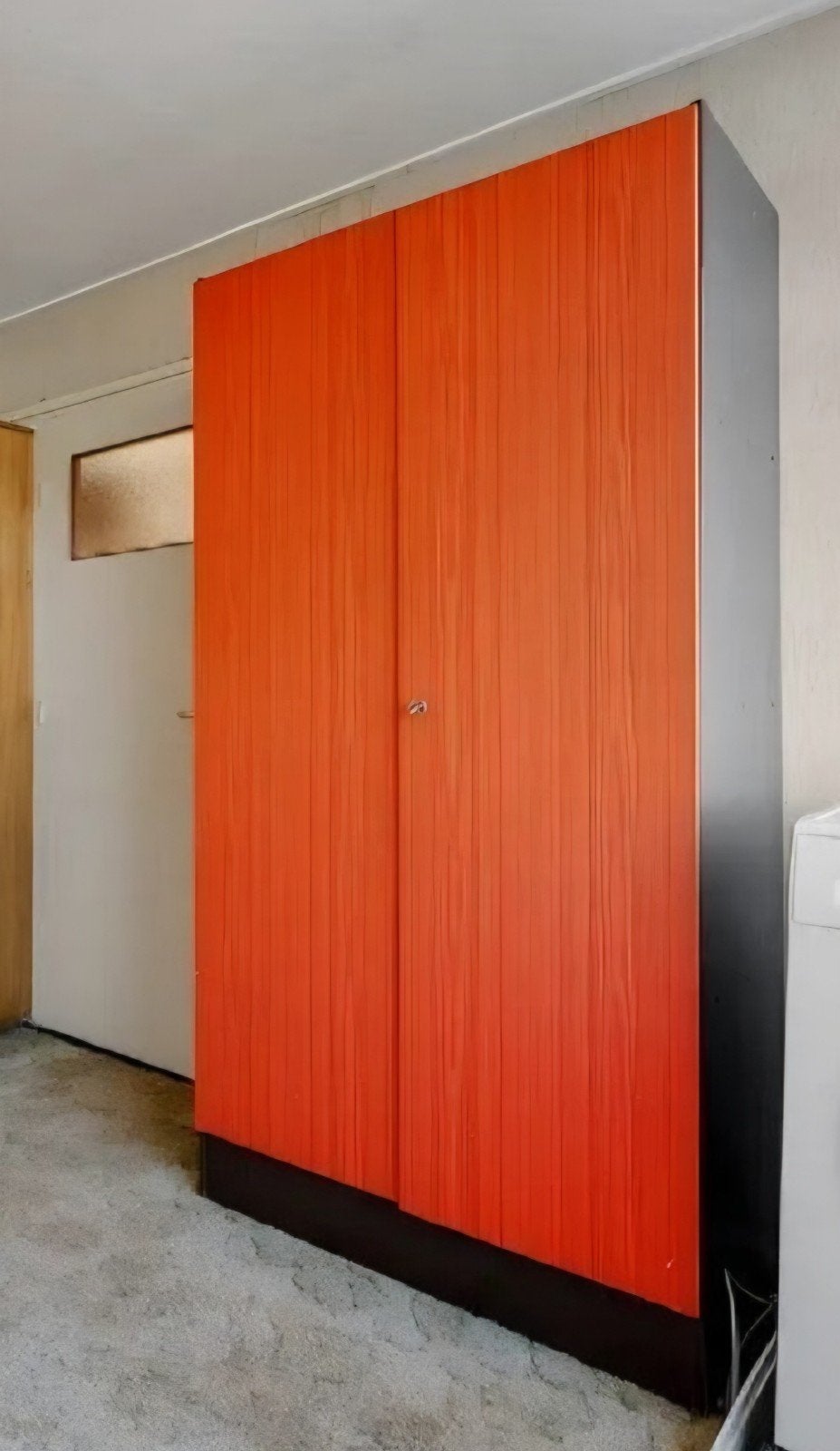 Vintage kledingkast met oranje deuren, Huis en Inrichting, Kasten | Kledingkasten, Gebruikt, 100 tot 150 cm, Overige houtsoorten