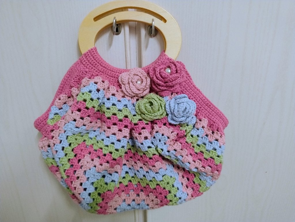 Te koop: nieuwe gehaakte Big Granny square tas + portemonnee, Ophalen of Verzenden, Nieuw, Haken, Overige typen
