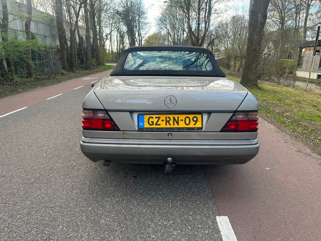 Mercedes-Benz E-klasse Cabrio 220 CABRIO AUTOMAAT LEER NW AP, Auto's, Achterwielaandrijving, Gebruikt, 4 stoelen, Leder