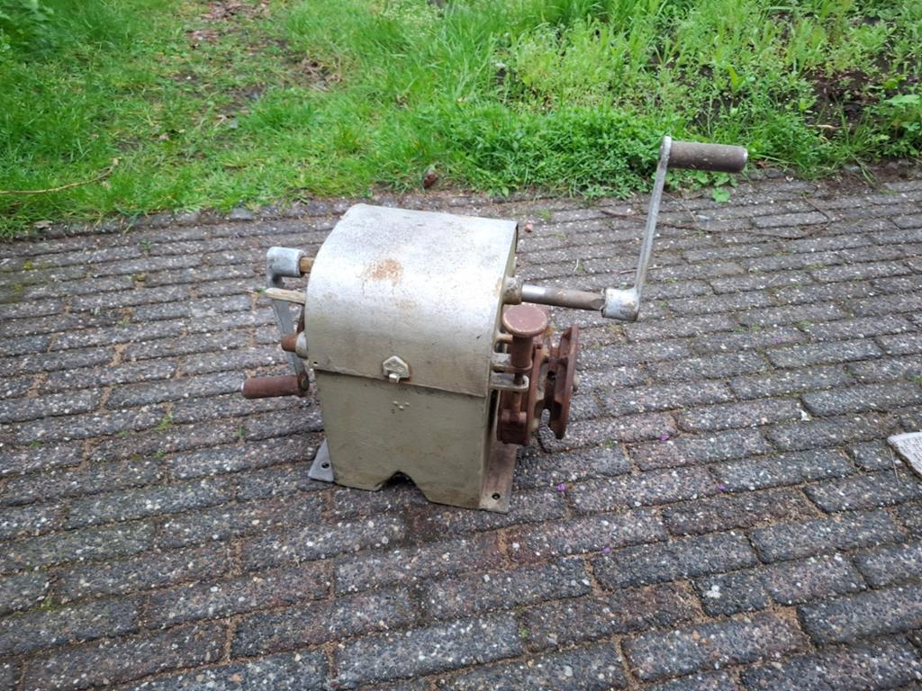 Oude ankerlier / strijklier, Ophalen, Gebruikt, Ankeren en Afmeren, Zeilboot of Motorboot