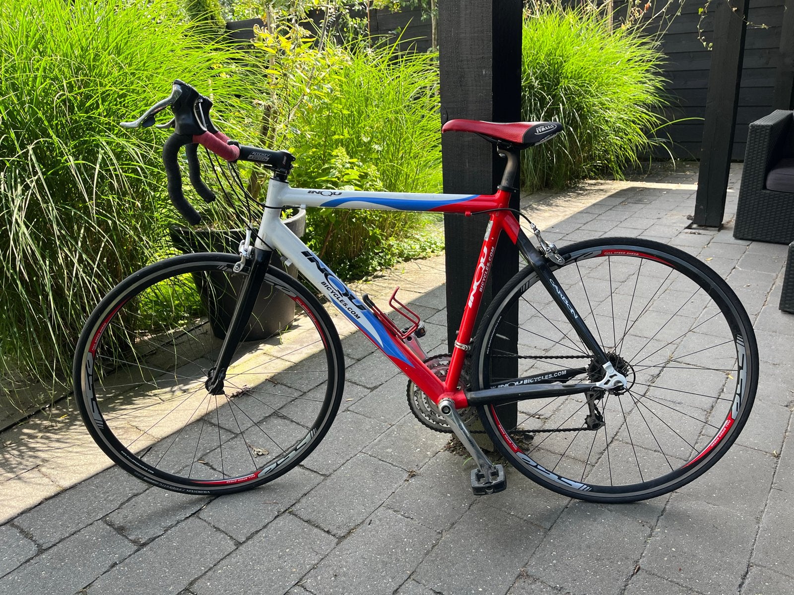INQU Racefiets - Rood/Wit/Blauw, Fietsen en Brommers, Fietsen | Racefietsen, Gebruikt, Heren, Overige merken, 15 tot 20 versnellingen