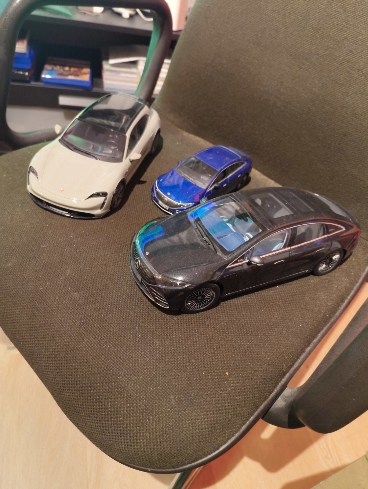Set van 3 gedetailleerde modelauto's, Hobby en Vrije tijd, Modelbouw | Auto's en Voertuigen, Overige merken, Auto, 1:32 tot 1:50