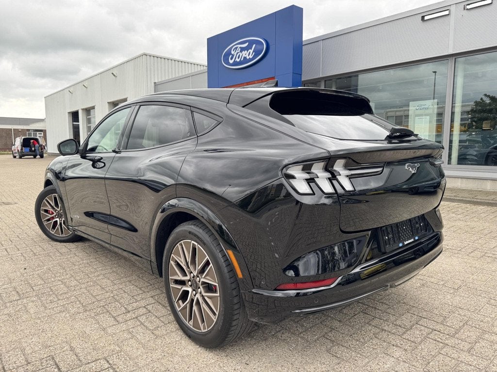 Ford Mustang Mach-E Premium AWD 75 kWh 315pk | Panoramadak |, Auto's, Ford, Automaat, Gebruikt, Zwart, Origineel Nederlands