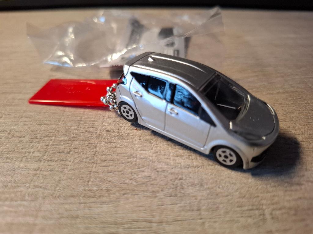 Tomica - Toyota Aqua [zilver] 1/70 Nieuw, Ophalen of Verzenden, Nieuw, Auto