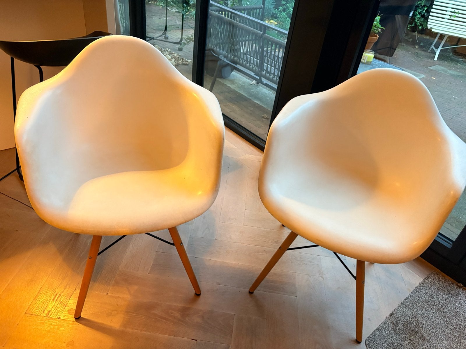 Set van 2 replica Eames DSW stoelen - gebruikt, gratis, Huis en Inrichting, Gebruikt, Twee, Wit, Ophalen of Verzenden