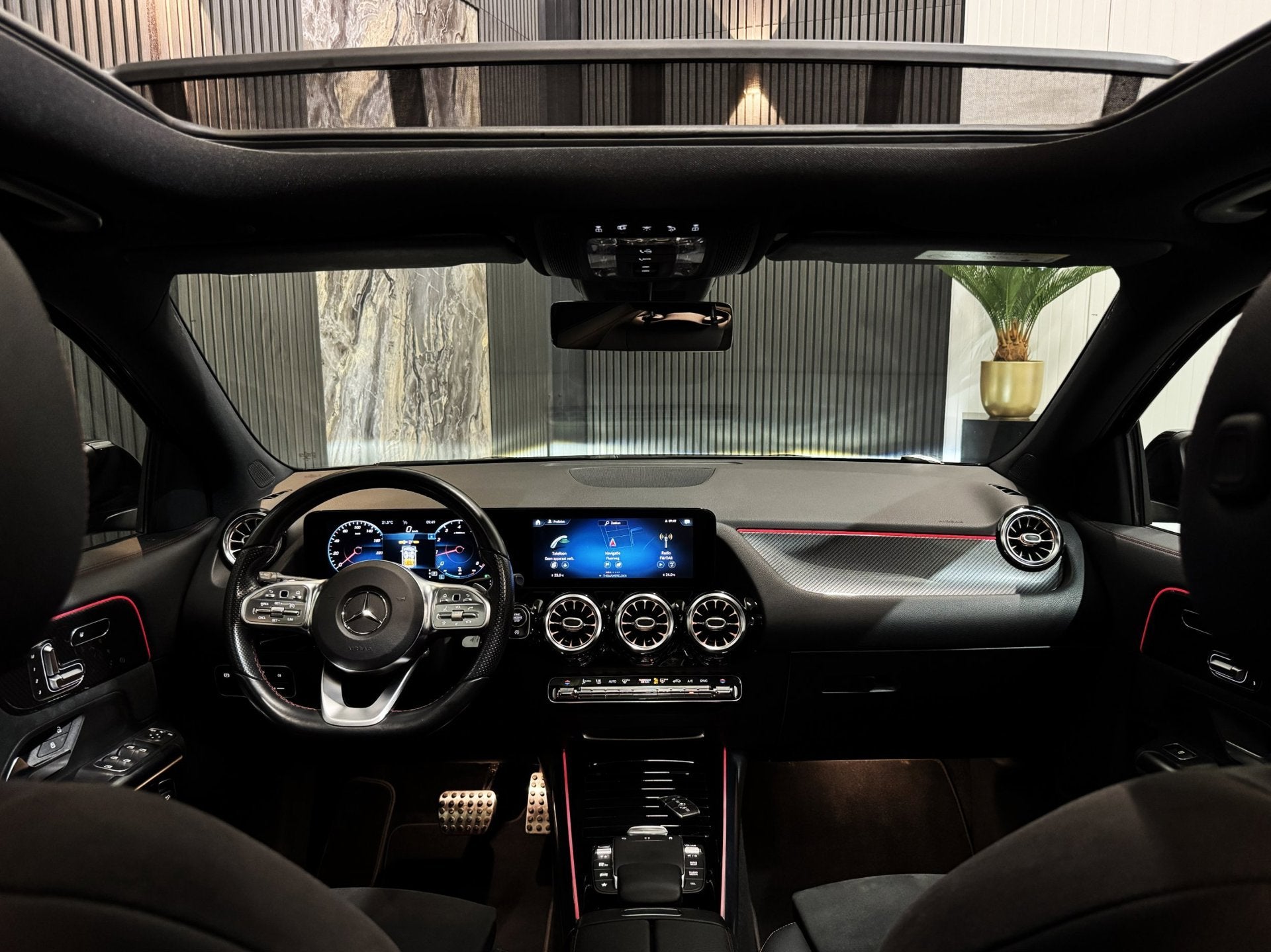 Mercedes-Benz GLA-klasse 200 AMG 45 PACK|PANO|SFEER|MEMORY|B, Auto's, Dealer onderhouden, 15 km/l, Gebruikt, Zwart