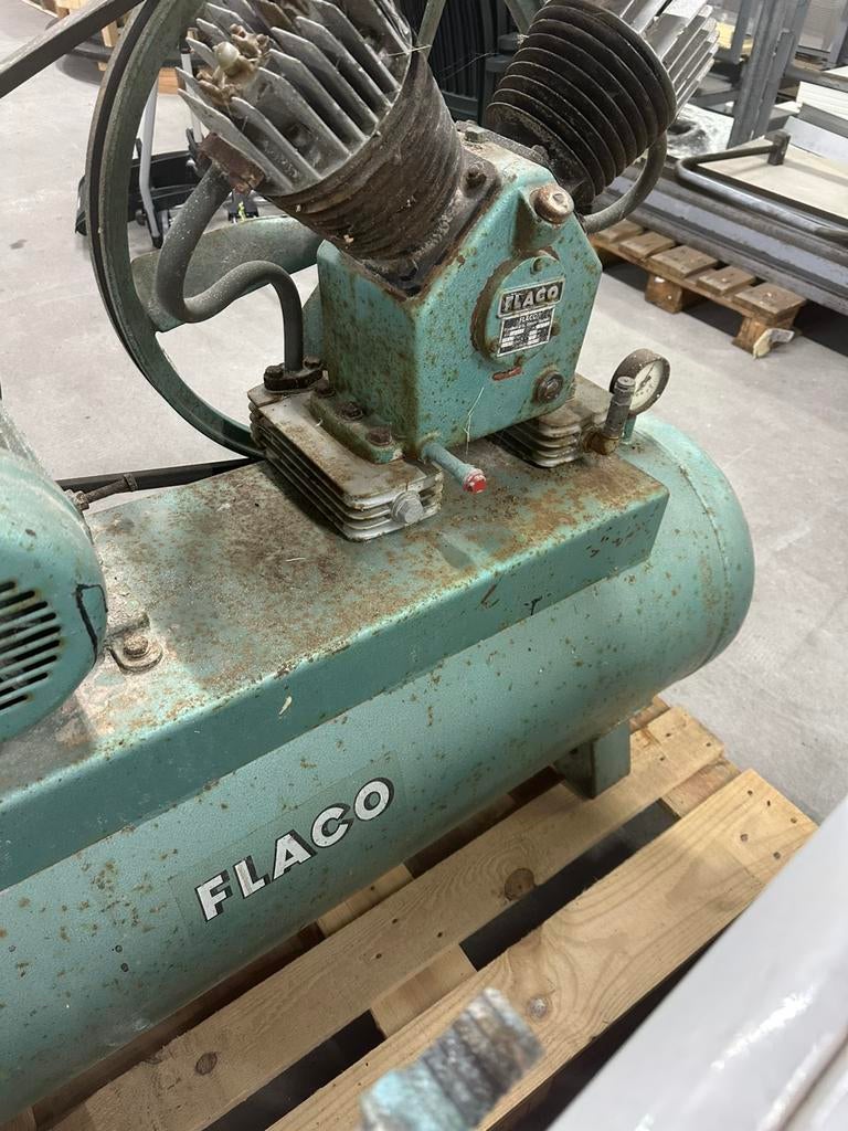 Compresoort 380 volt, Doe-het-zelf en Verbouw, Compressors, Zo goed als nieuw, 100 liter of meer, Ophalen of Verzenden