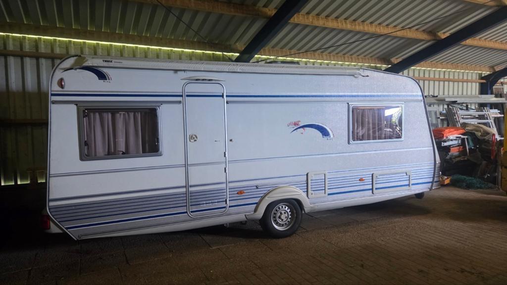 TEC Travelking 555K1 - Ruime familiecaravan uit 2002, Vast bed, Ringverwarming, T.E.C., Rondzit