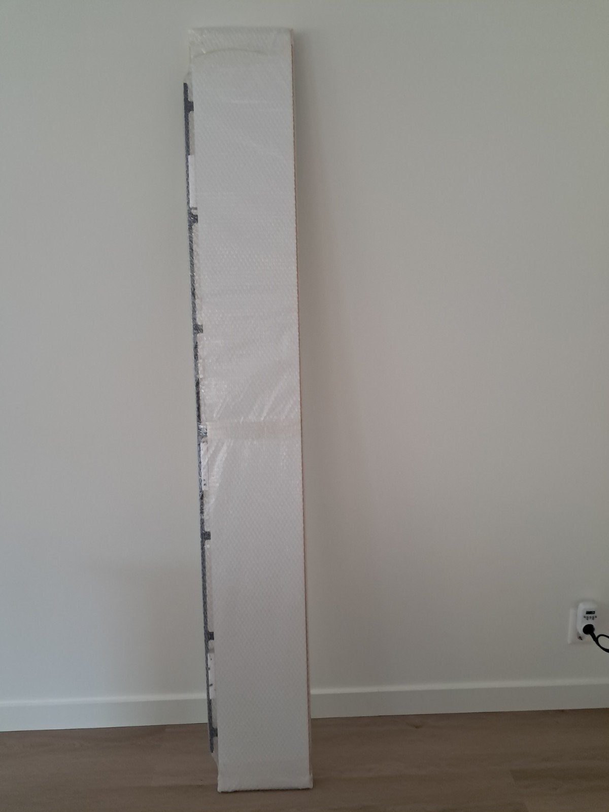 Witte nieuwe wandplank met blinde ophangbeugel 200 x 25 cm, Ophalen, Nieuw