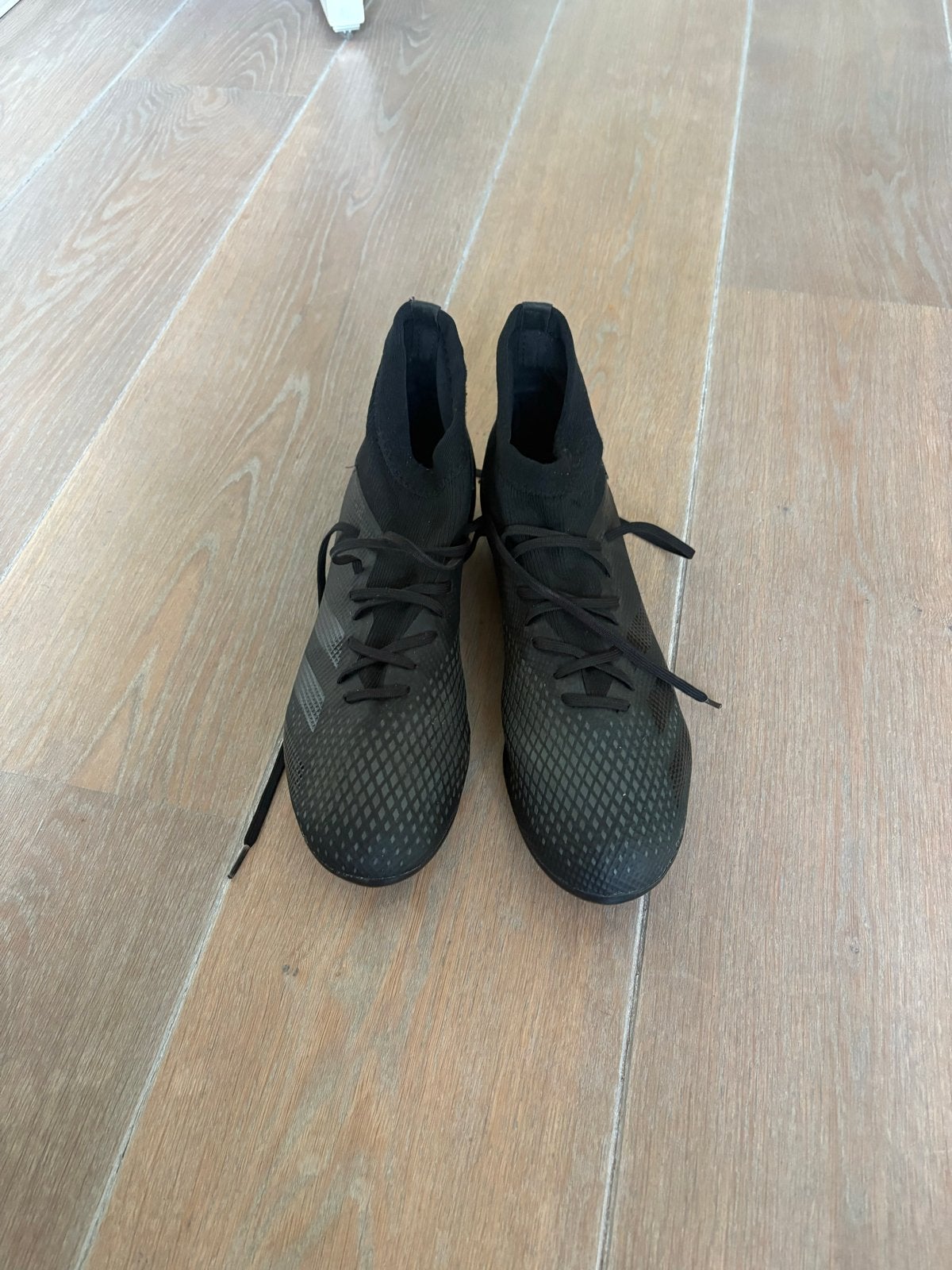 Voetbal schoen adidas predator zwart, Maat XS of kleiner, Ophalen of Verzenden, Zo goed als nieuw, Schoenen