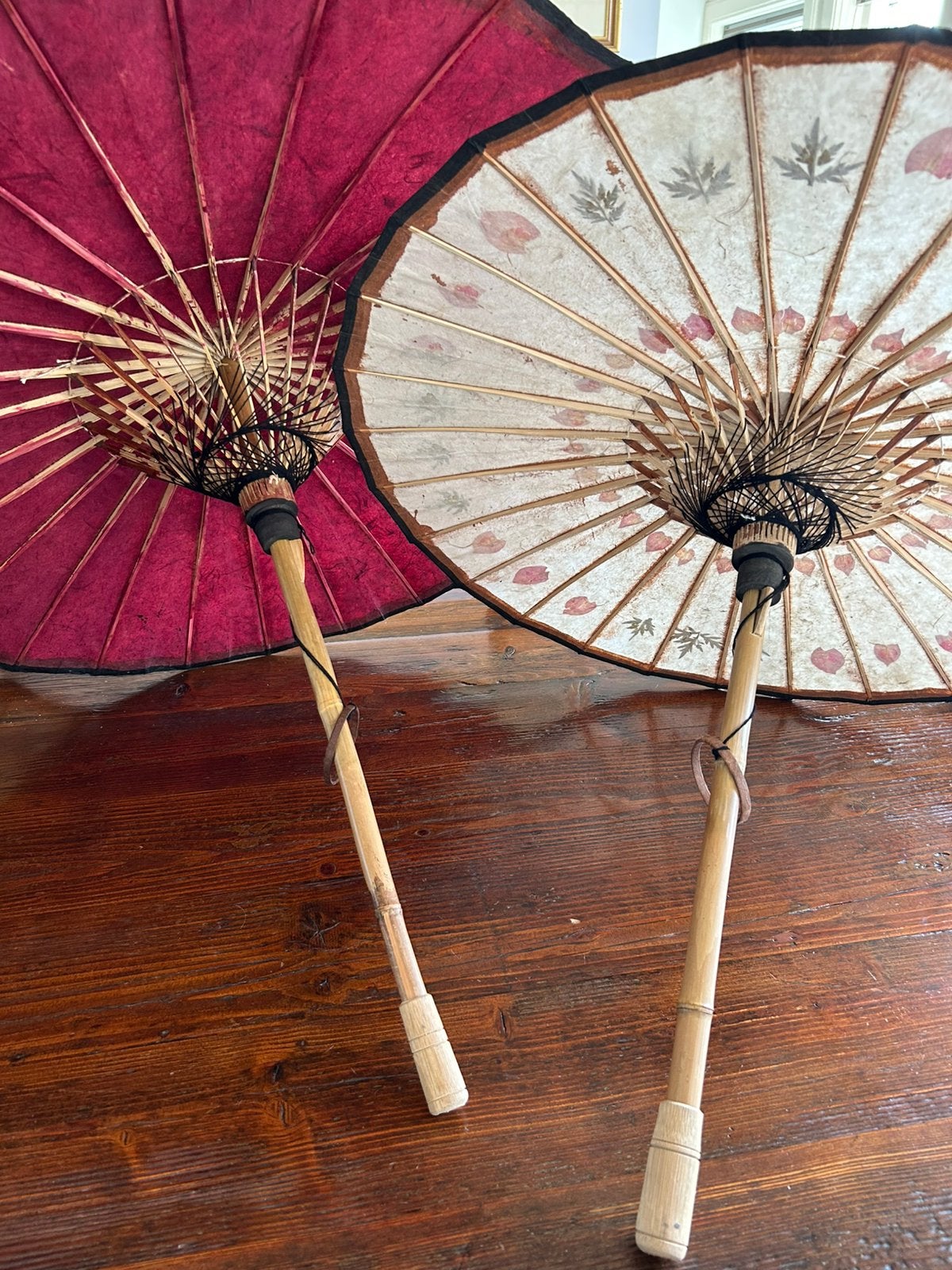 Twee Thaise parasols van bamboe en papier, Ophalen of Verzenden