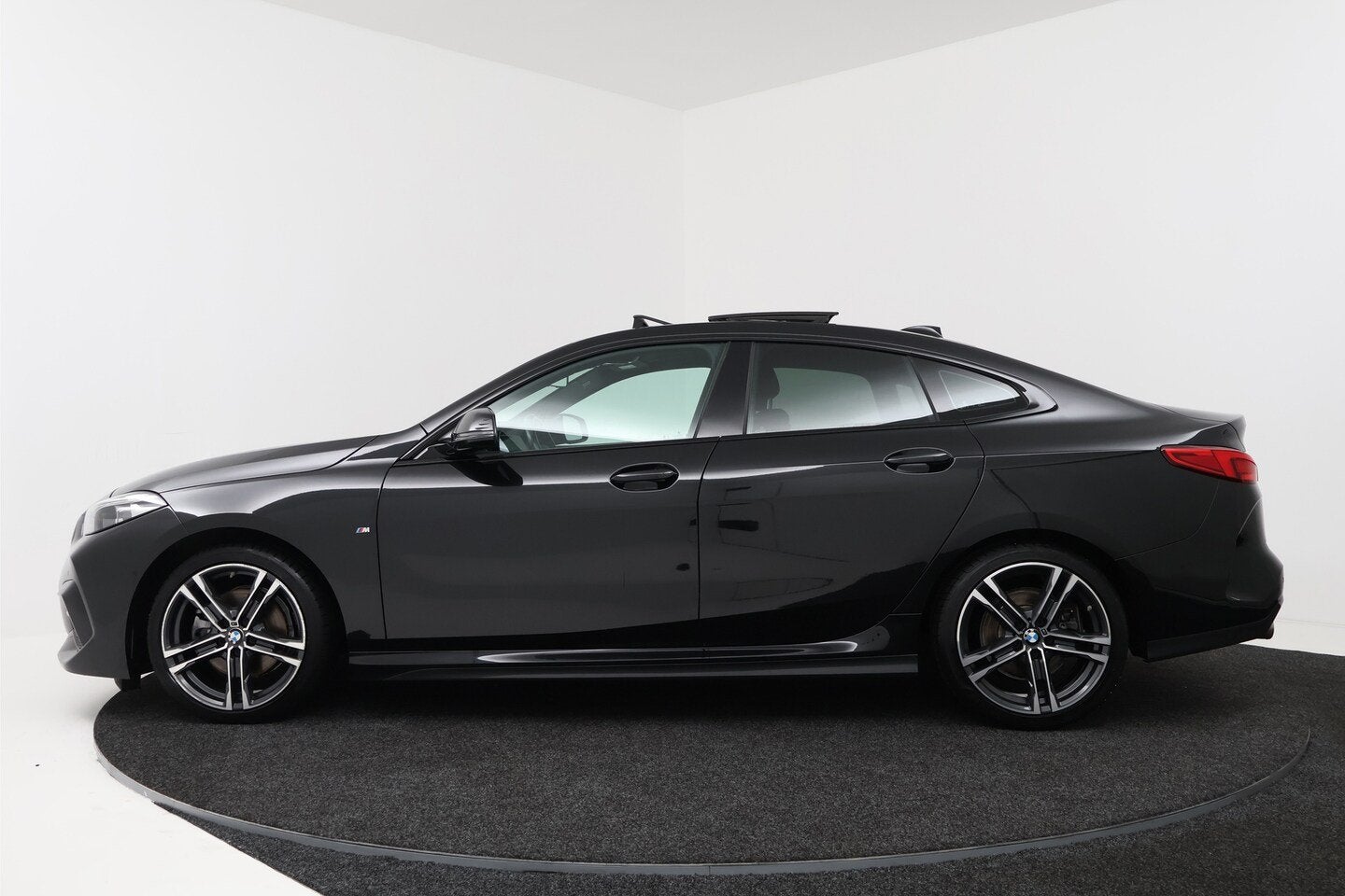 BMW 2 Serie Gran Coupé 218i Business Edition Plus (PANORAMA, 136 pk, Gebruikt, Euro 6, 1350 kg