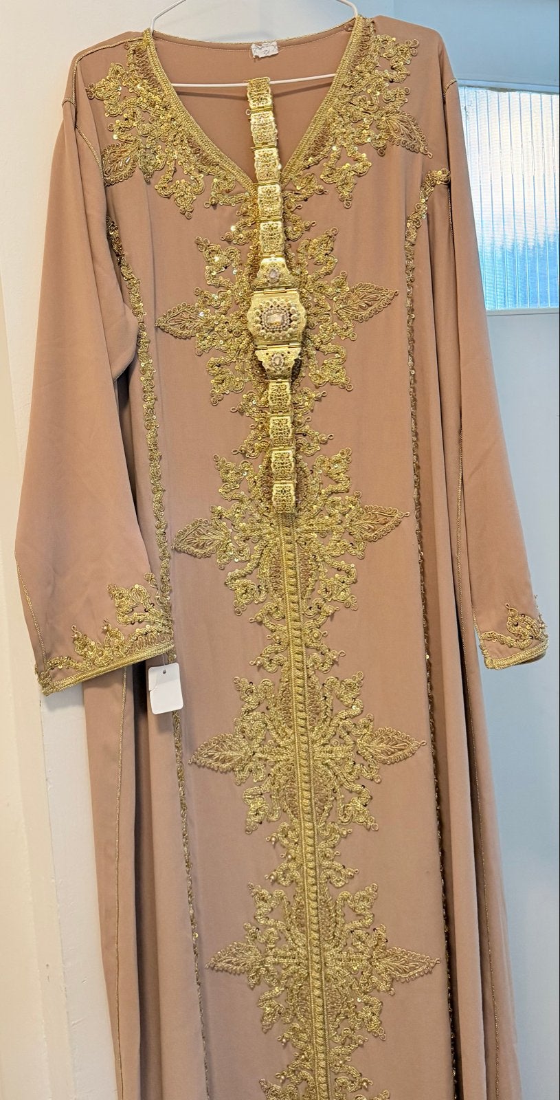 Takshita - Elegante Marokkaanse Kaftan met Gouden Borduurwer, Kleding | Dames, Gelegenheidskleding, Ophalen, Overige typen, Overige kleuren