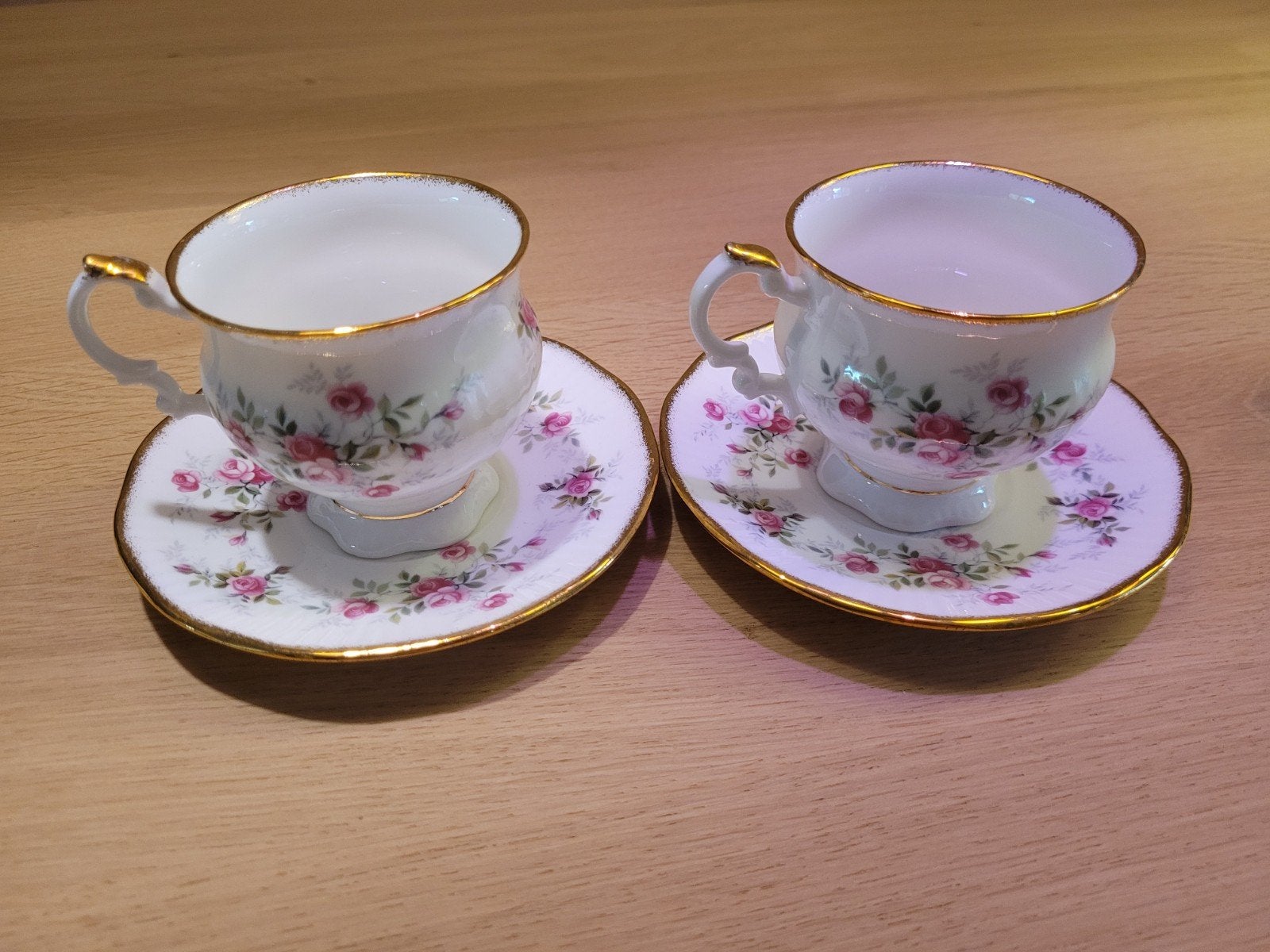 2x Elizabethan Fine Bone China Kop en Schotel - Roze Rozen, Ophalen of Verzenden