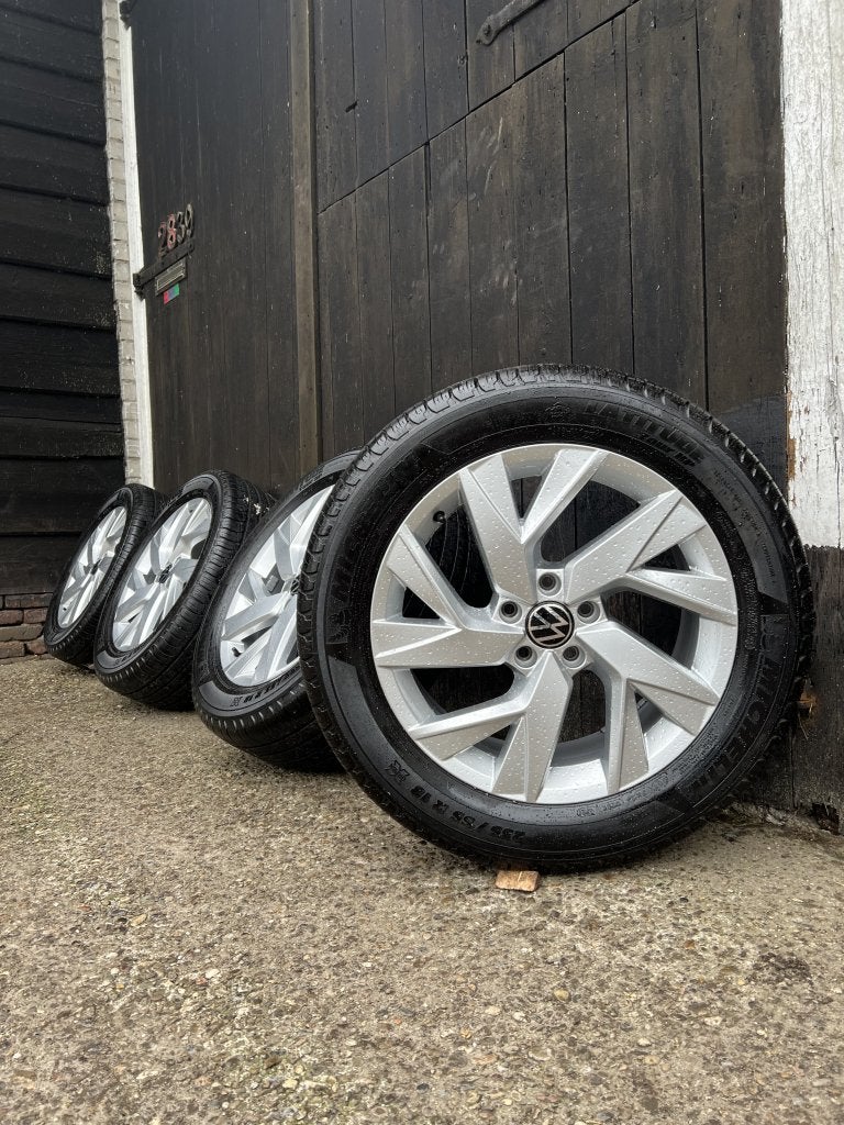 5x112 Originele Volkswagen Tiguan Frankfurt all-season 18”
