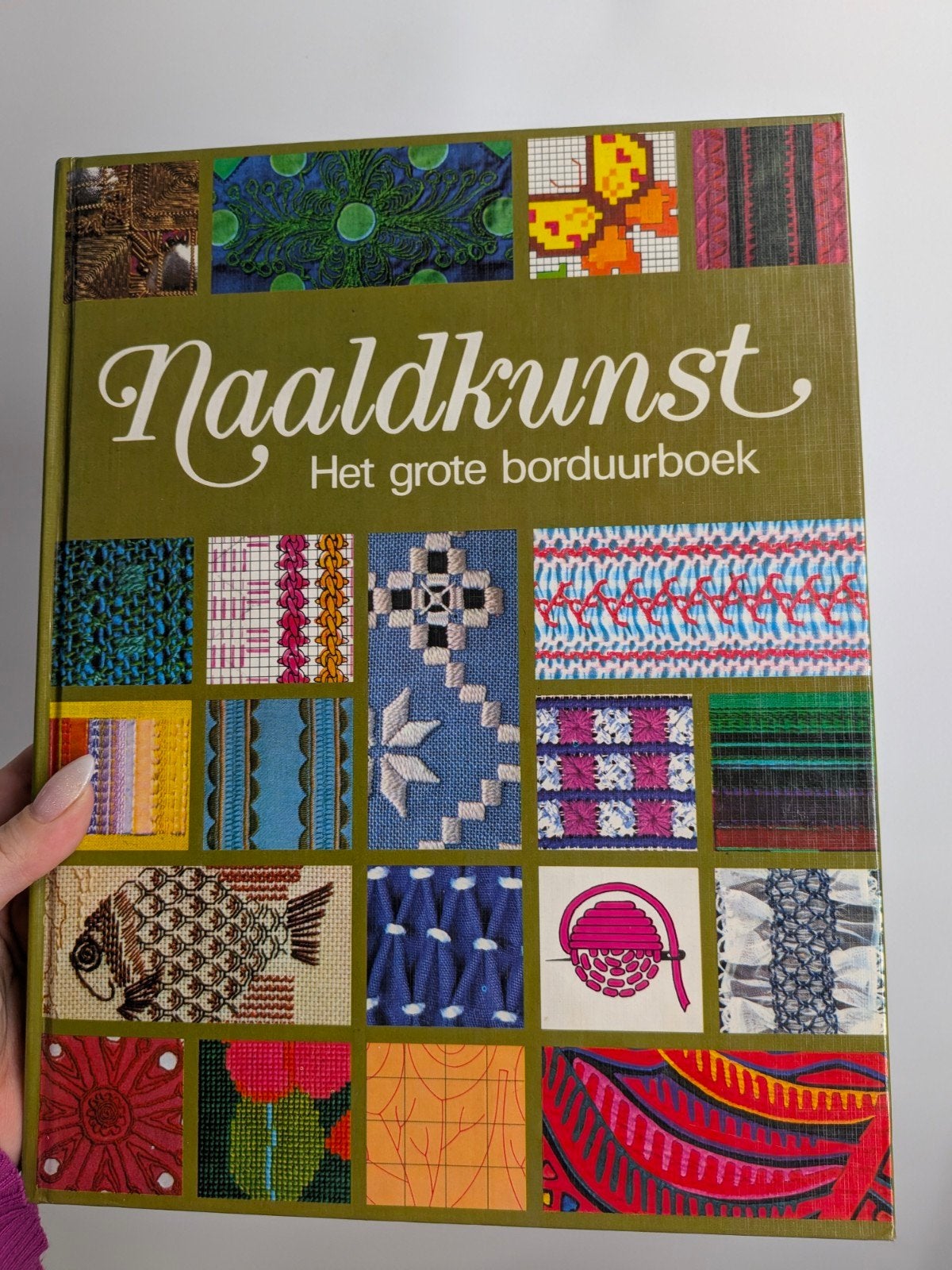 Naaldkunst: Het Grote Borduurboek - Diverse Technieken, Ophalen of Verzenden, Gelezen, Borduren en Naaien, Onbekend