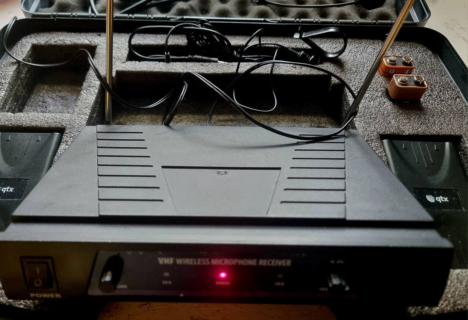 QTX VN2 Draadloos Microfoonsysteem 2 Headsets extra lavalier, Verzenden, Zo goed als nieuw, Zangmicrofoon, Draadloos
