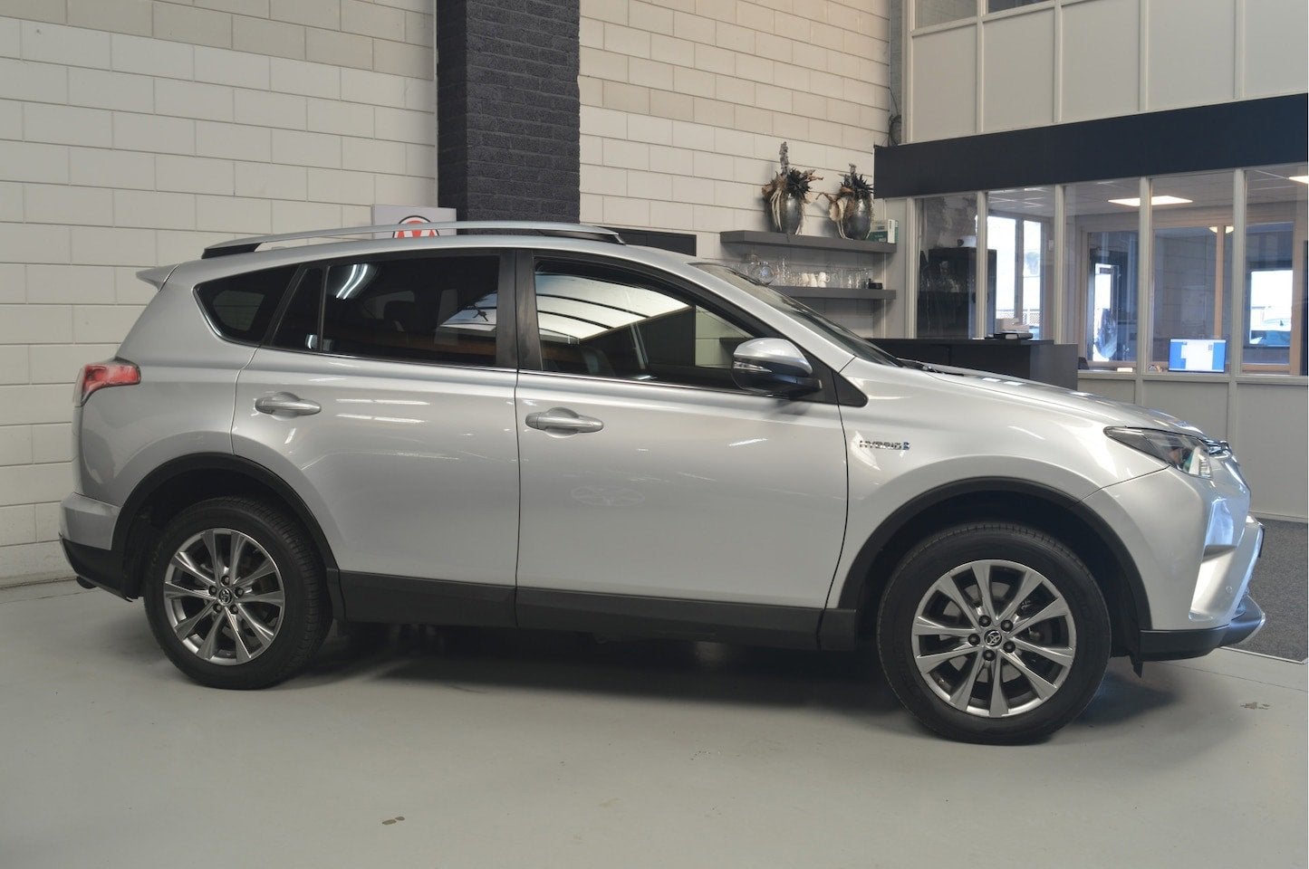 Toyota RAV4 2.5 Hybrid AWD Executive Business // LEDER // TR, Automaat, Automatische klimaatregeling, Gebruikt, Euro 6
