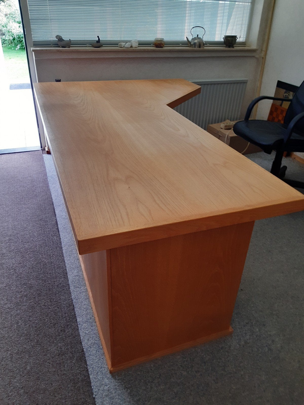Ruim hoekbureau van hout met opbergruimte, Huis en Inrichting, Bureaus, Ophalen, Opbergruimte, Gebruikt, Hout