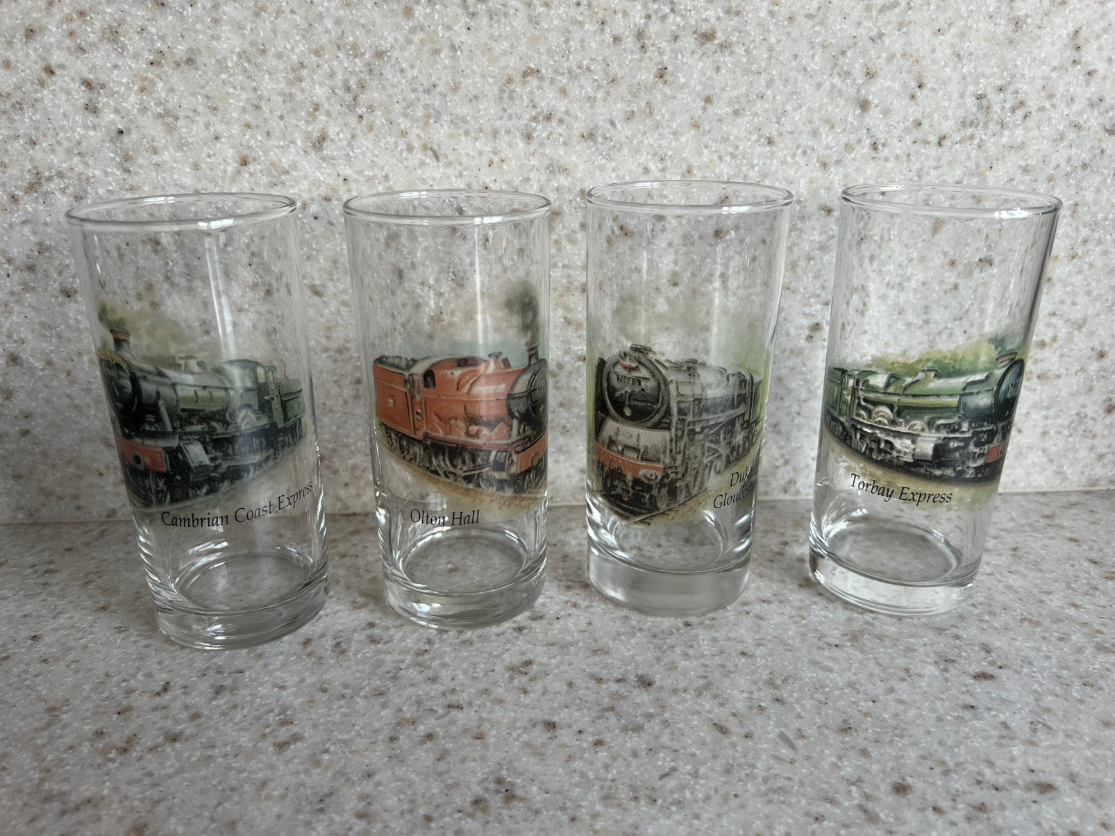 4 glazen met oude engelse stoom treinen nieuw, Verzamelen, Verzenden, Nieuw, Frisdrankglas