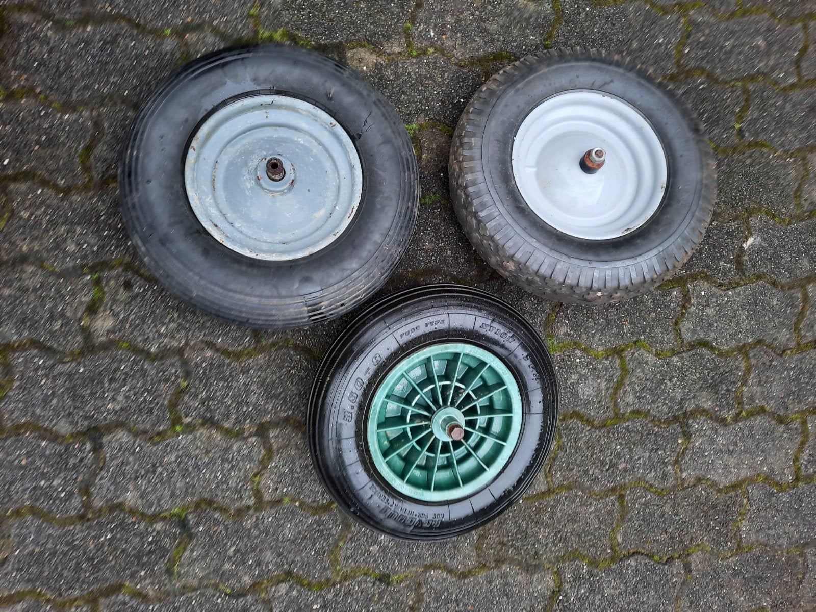 tekoop 3 kruiwagen wielenen 4 kleine skelter wielen, Ophalen, Gebruikt, Overige merken