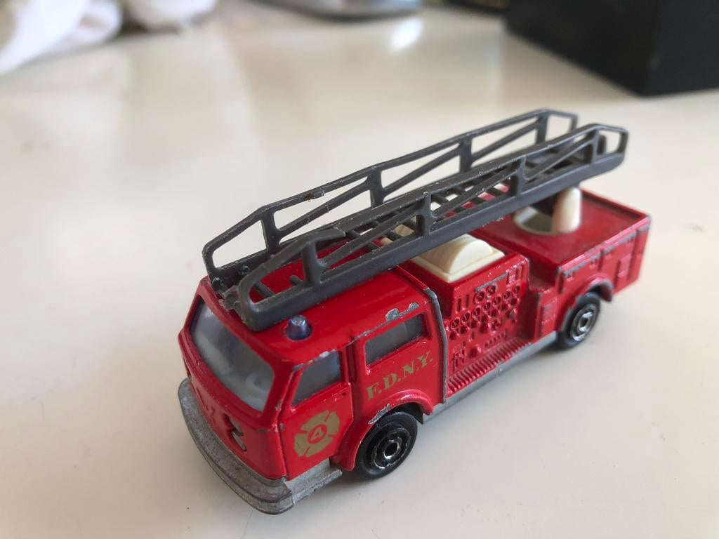 MAJORETTE POMPIER No 207 - F.D.N.Y brandweerwagen 1:100, Ophalen of Verzenden, Gebruikt, Overige typen