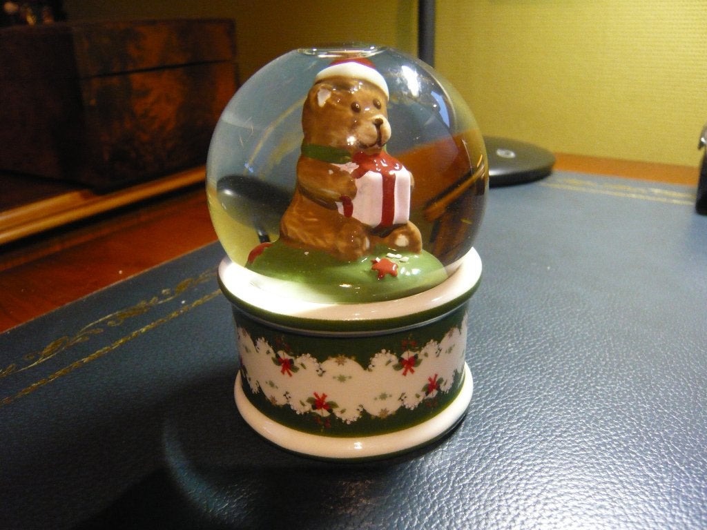 Villeroy & Boch Christmas Toys snowglobe sneeuwbol beer 9cm, Ophalen of Verzenden, Nieuw