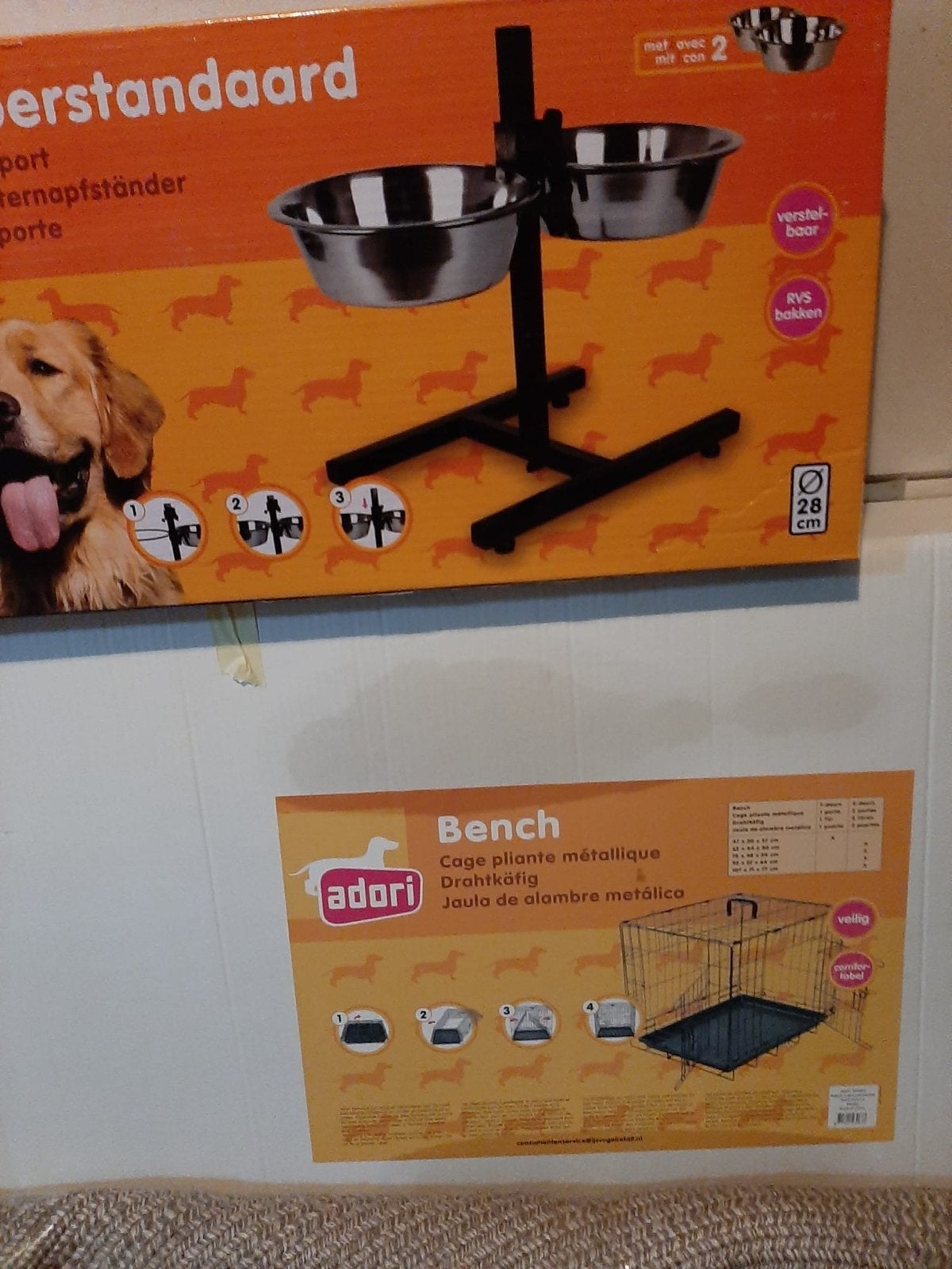 Hondenbench en voer- / drinkbak op standaard, Dieren en Toebehoren, Ophalen, Zo goed als nieuw