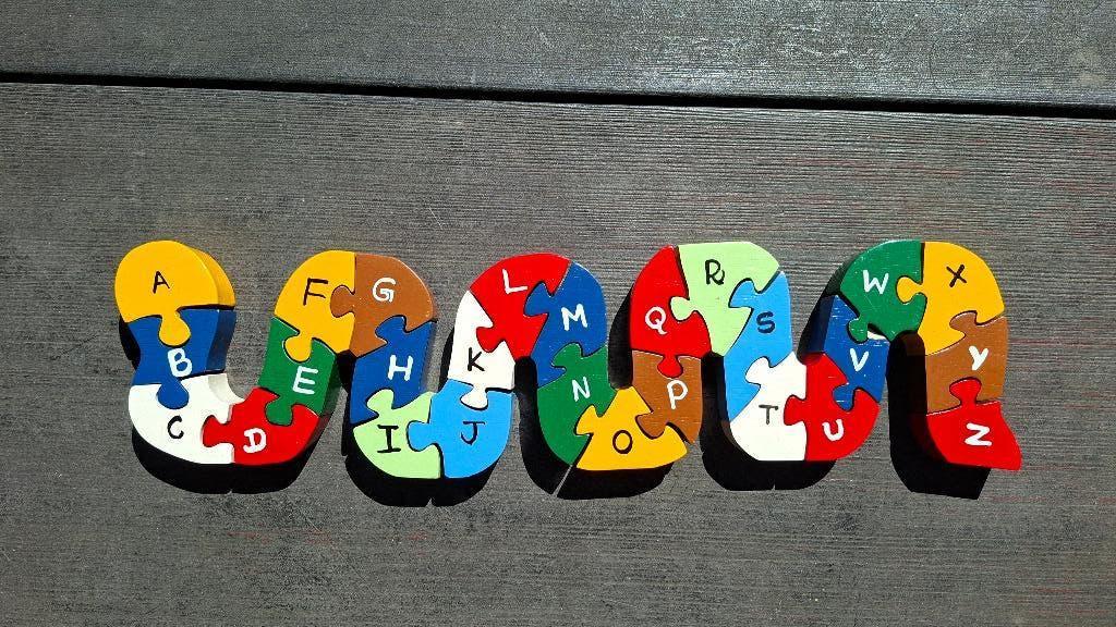 Houten puzzel van alfabet-slang, 10 tot 50 stukjes, Ophalen of Verzenden, Zo goed als nieuw, Van hout