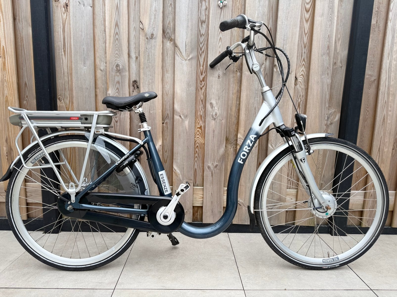 Forza Essenze Elektrische fiets Lage instap voorwiel motor, Fietsen en Brommers, Zo goed als nieuw, 47 tot 51 cm, 50 km per accu of meer