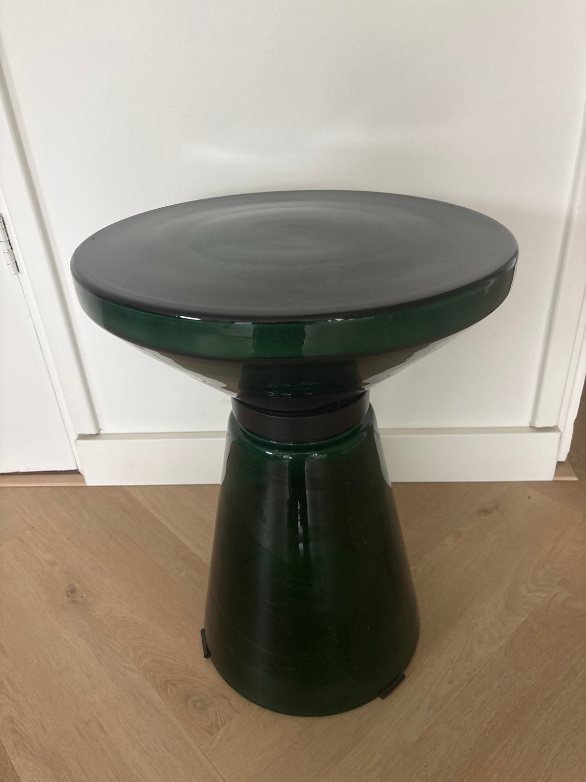 Groene glazen bijzettafel van Karwei, 45 tot 60 cm, Minder dan 55 cm, Rond, Ophalen of Verzenden