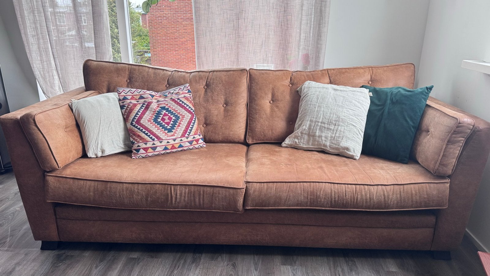 Comfortabele 3-zitsbank in bruin leerlook, Driepersoons, 75 tot 100 cm, Ophalen of Verzenden, Zo goed als nieuw
