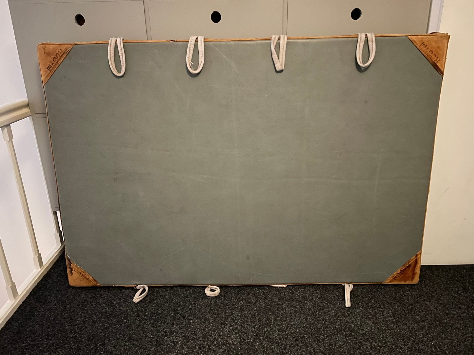 2 Vintage Turnen / gym matten van leer, Sport en Fitness, Turnen, Gebruikt, Materiaal, Maat 36 t/m 42, Ophalen of Verzenden