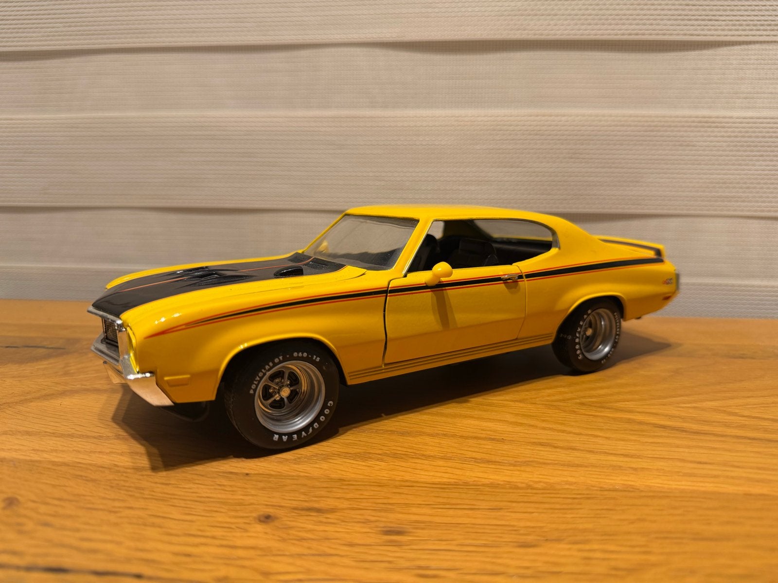 Buick GSX 1/18 ERTL - Gele Diecast Modelauto, Ophalen, Zo goed als nieuw, Auto, ERTL