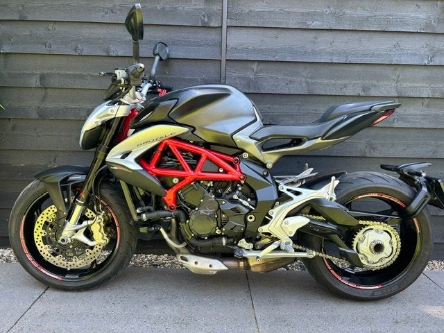 MV Agusta Brutale 800, Occasion, Motorrijbewijs A, Bedrijf, 3 cilinders