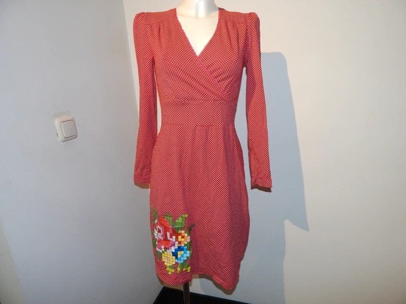 Tante Betsy rode jurk stippeltjes grafische bloemen print S