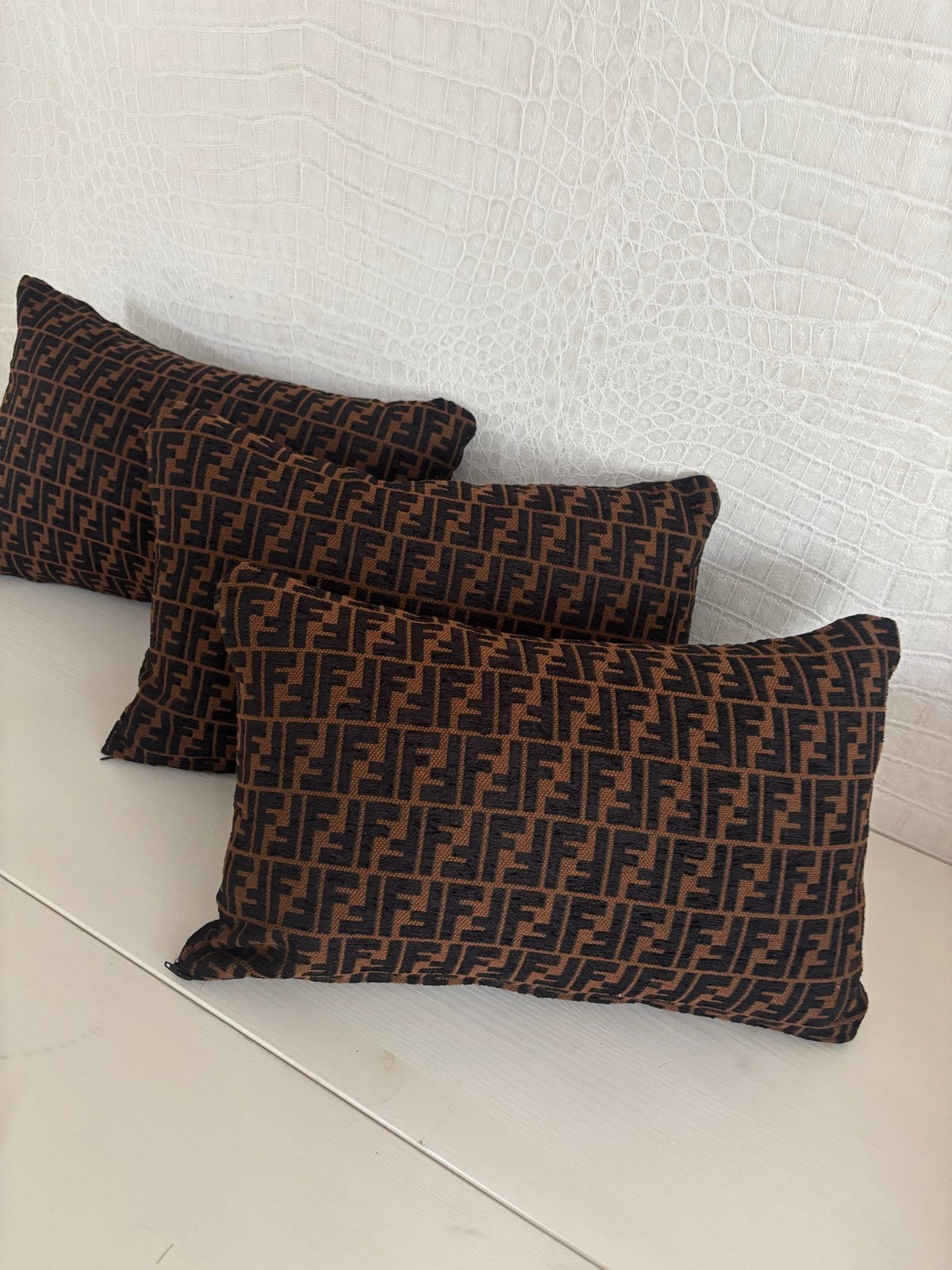 Set van 3 Fendi-stijl sierkussens, Overige merken, Gebruikt, Bruin, Met print