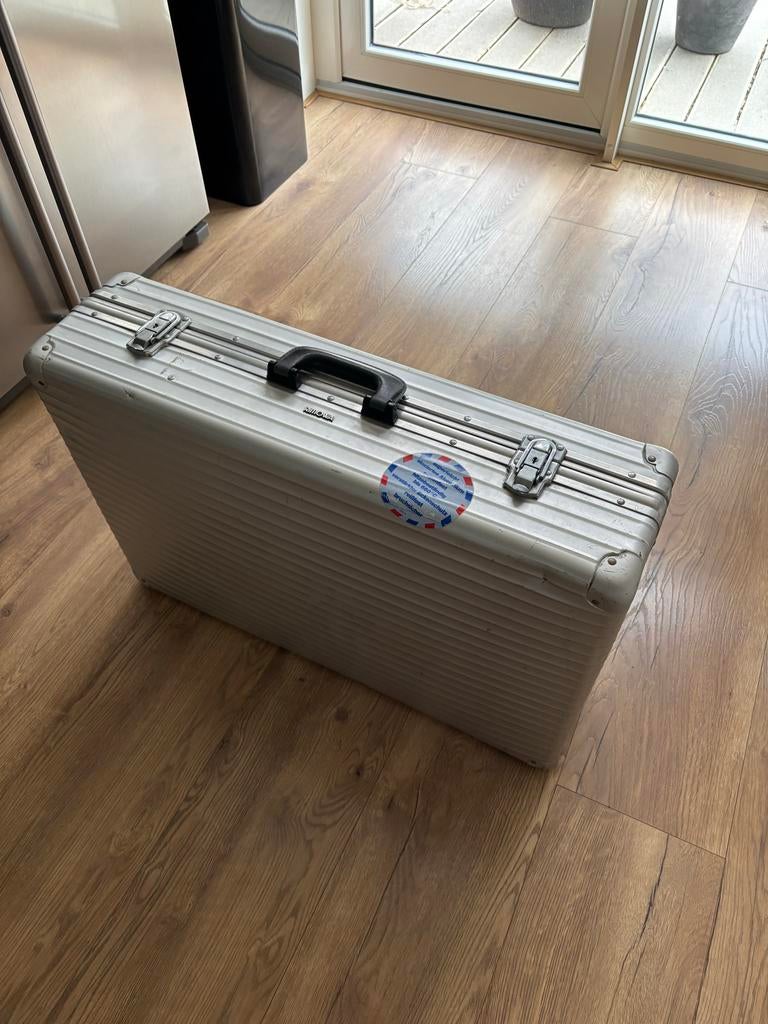 Rimowa aluminium koffer met slot en sleutel, Ophalen, Gebruikt, 45 tot 55 cm, Slot