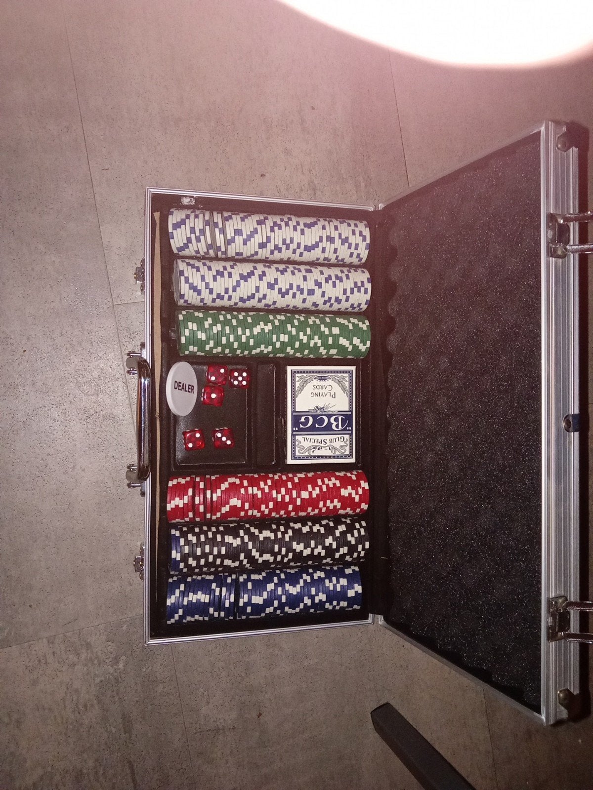 Pokerset in aluminium koffer - Compleet, Hobby en Vrije tijd, Drie of vier spelers, Ophalen of Verzenden, Zo goed als nieuw