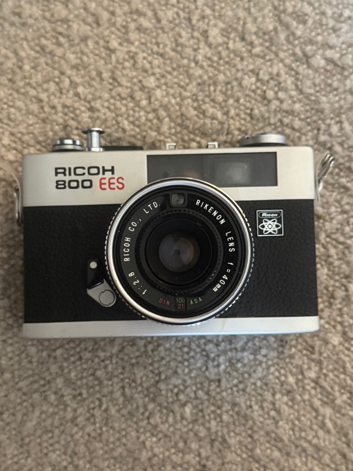Ricoh 800 EES – vintage analoge camera – Rikenon 40mm f/2.8, Ophalen of Verzenden, Zo goed als nieuw, Compact, Overige Merken
