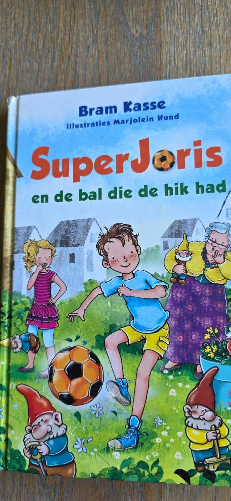 SuperJoris en de bal die de hik had - Bram Kasse, Boeken, Ophalen of Verzenden, Zo goed als nieuw, Bram Kasse, Fictie algemeen